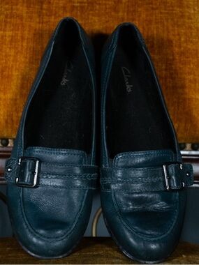 SIZE 8.5 Clarks Ashland Teal Leather Buckle Loafers